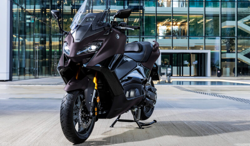 
								Yamaha TMAX 560 complet									