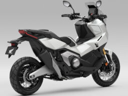 
										Honda X-ADV 750 complet									